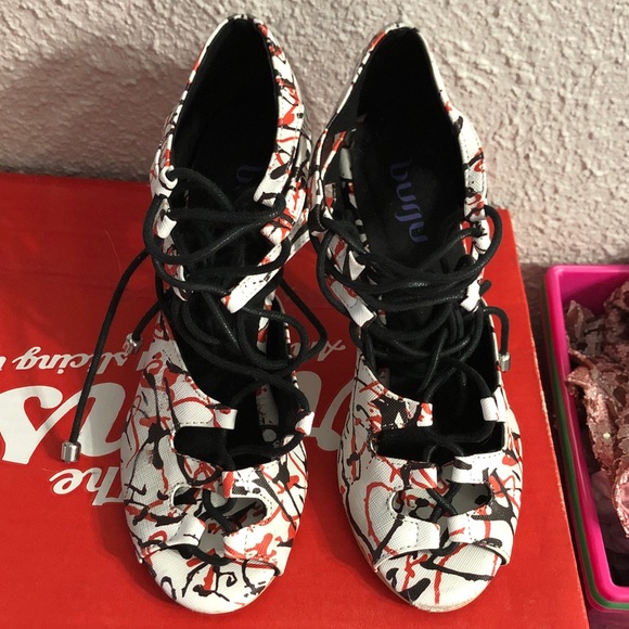 Elegant Black and Red Women's Heels - Picture 1 of 16